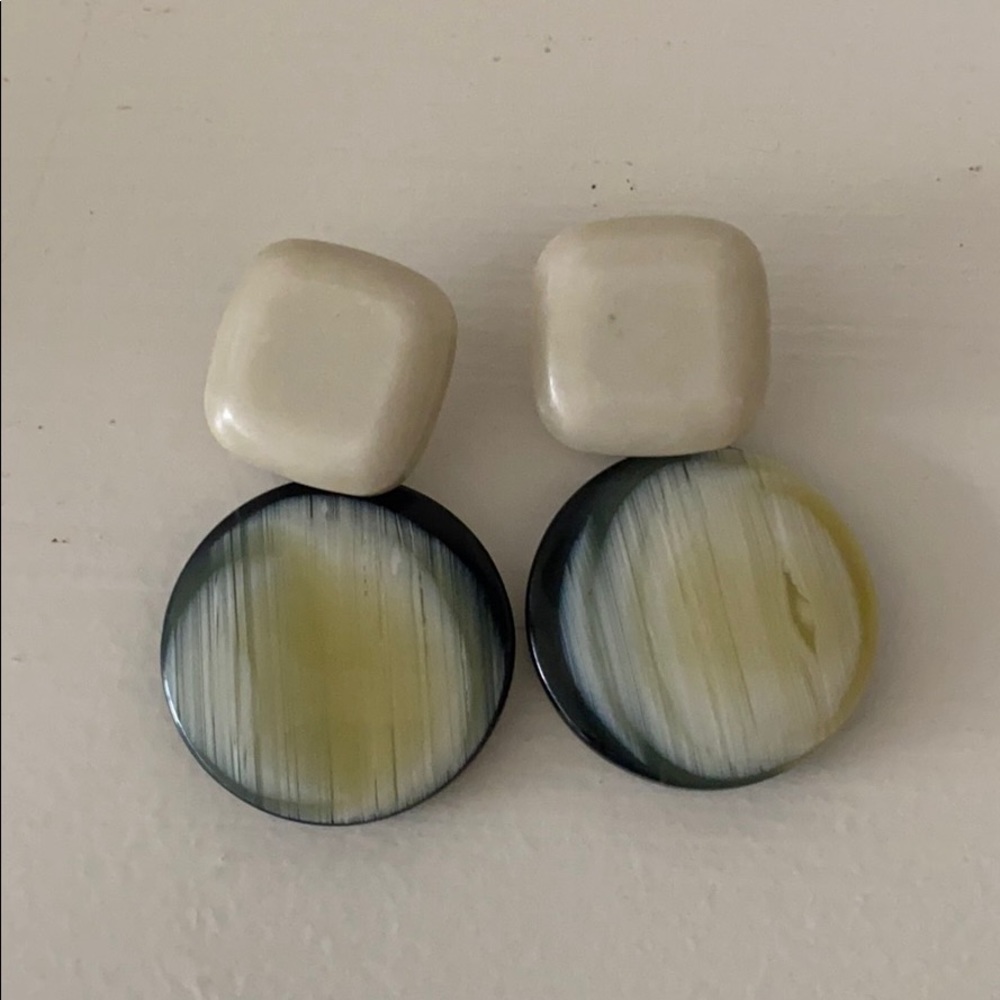 Rachel Comey Arc Earring in Bone Striped Shell